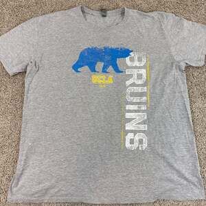 UCLA Bruins Bear Logo Graphic T Shirt Mens XXL Gray Distressed College EUC